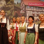 Bei der Geburtstagsshow für die Schwäbische Waldbahn gaben adrette Frauen in schönen Dirndln den Ton an.